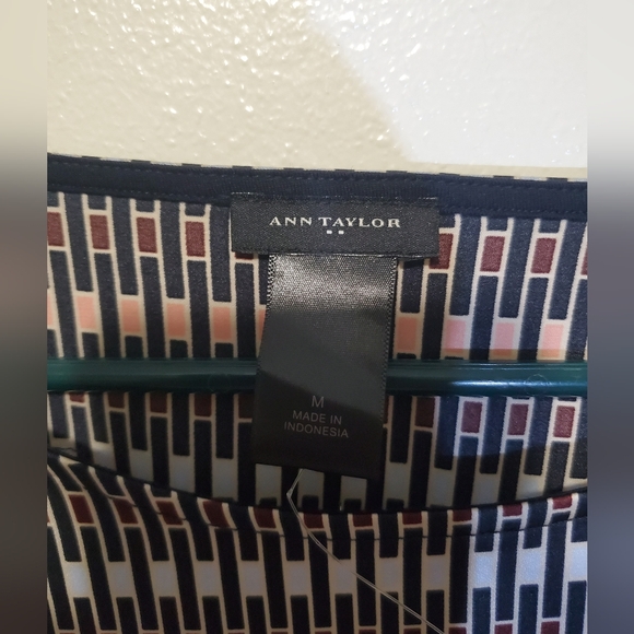 A Ann Taylor blouse - Picture 3 of 4